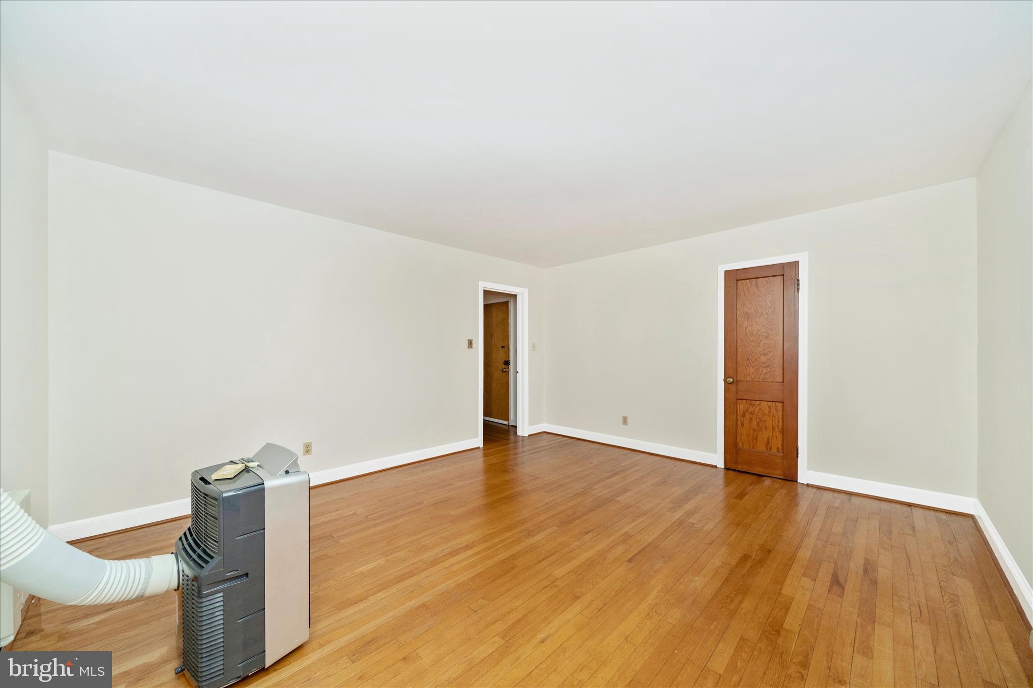25930 Ridge Road Damascus, MD 20872 - Photo 17 of 62 Unit 3 Living Room