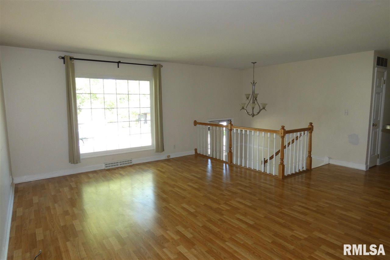 6303 North Hamilton Road Peoria, IL 61614 - Photo 2 of 21 Gallery Image 2