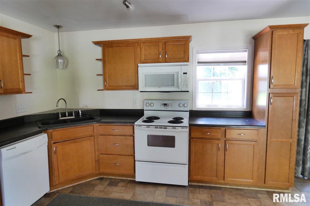 6303 North Hamilton Road Peoria, IL 61614 - Photo 6 of 21 Gallery Image 6