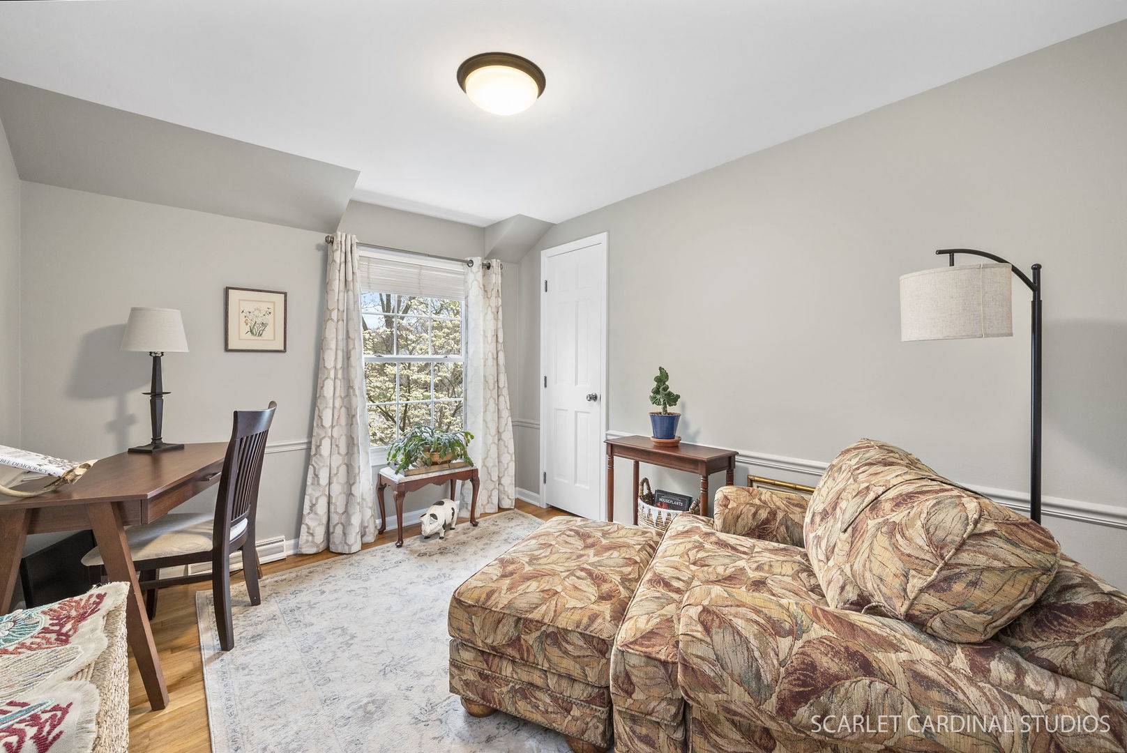 188 Hamilton Lane Wheaton, IL 60189 - Photo 17 of 34 a bedroom with a bed and a desk