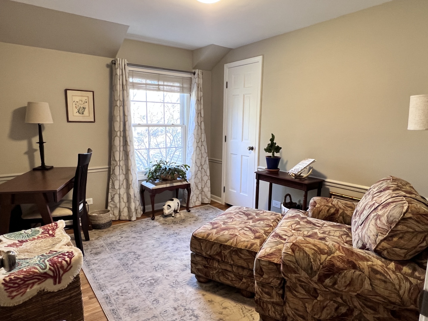 188 Hamilton Lane Wheaton, IL 60189 - Photo 18 of 34 a bedroom with a bed and a table