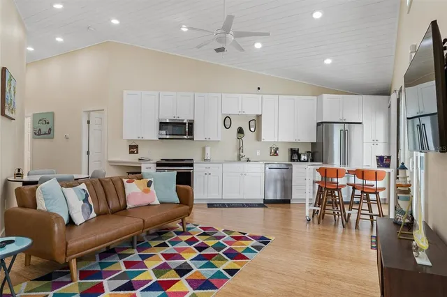 $3,800 | 1500 9th Avenue North, St. Petersburg, FL 33705