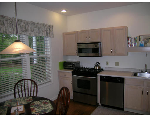 2 Maple Ridge Drive, Unit 2 Burlington, MA 01803 - Photo 4 of 13 Gallery Image 4