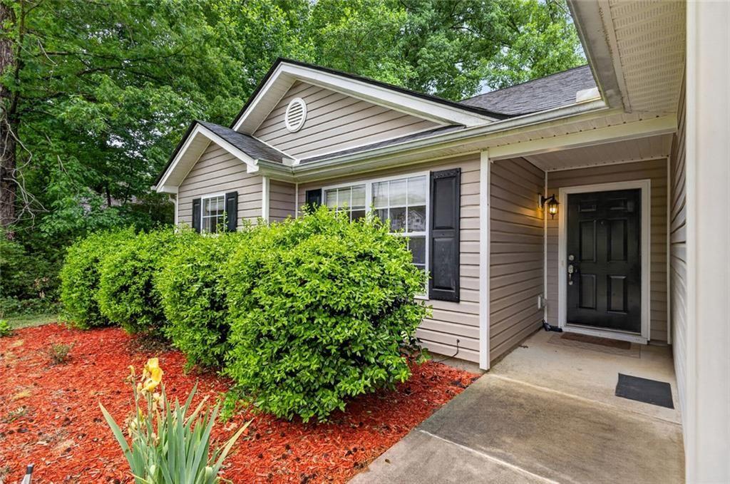 466 Raymond Drive Winder, GA 30680 - Photo 1 of 33 a view of a house with potted plants and a table and chair