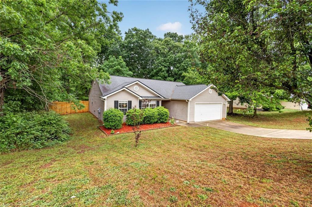 466 Raymond Drive Winder, GA 30680 - Photo 31 of 33 a front view of a house with a yard and garage