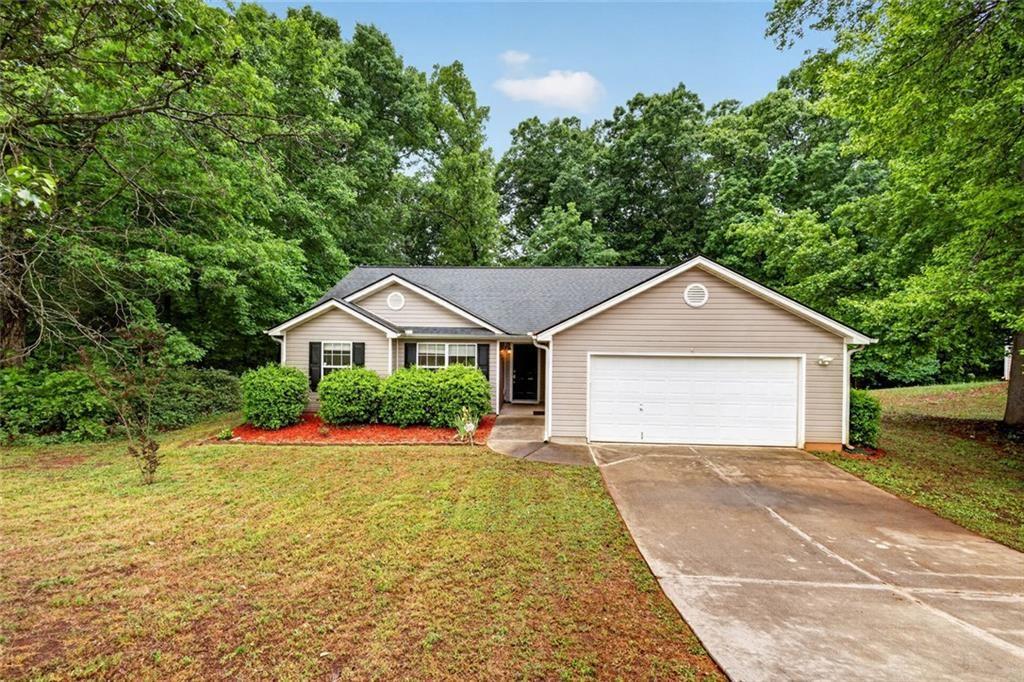 466 Raymond Drive Winder, GA 30680 - Photo 7 of 33 a front view of a house with a yard and garage