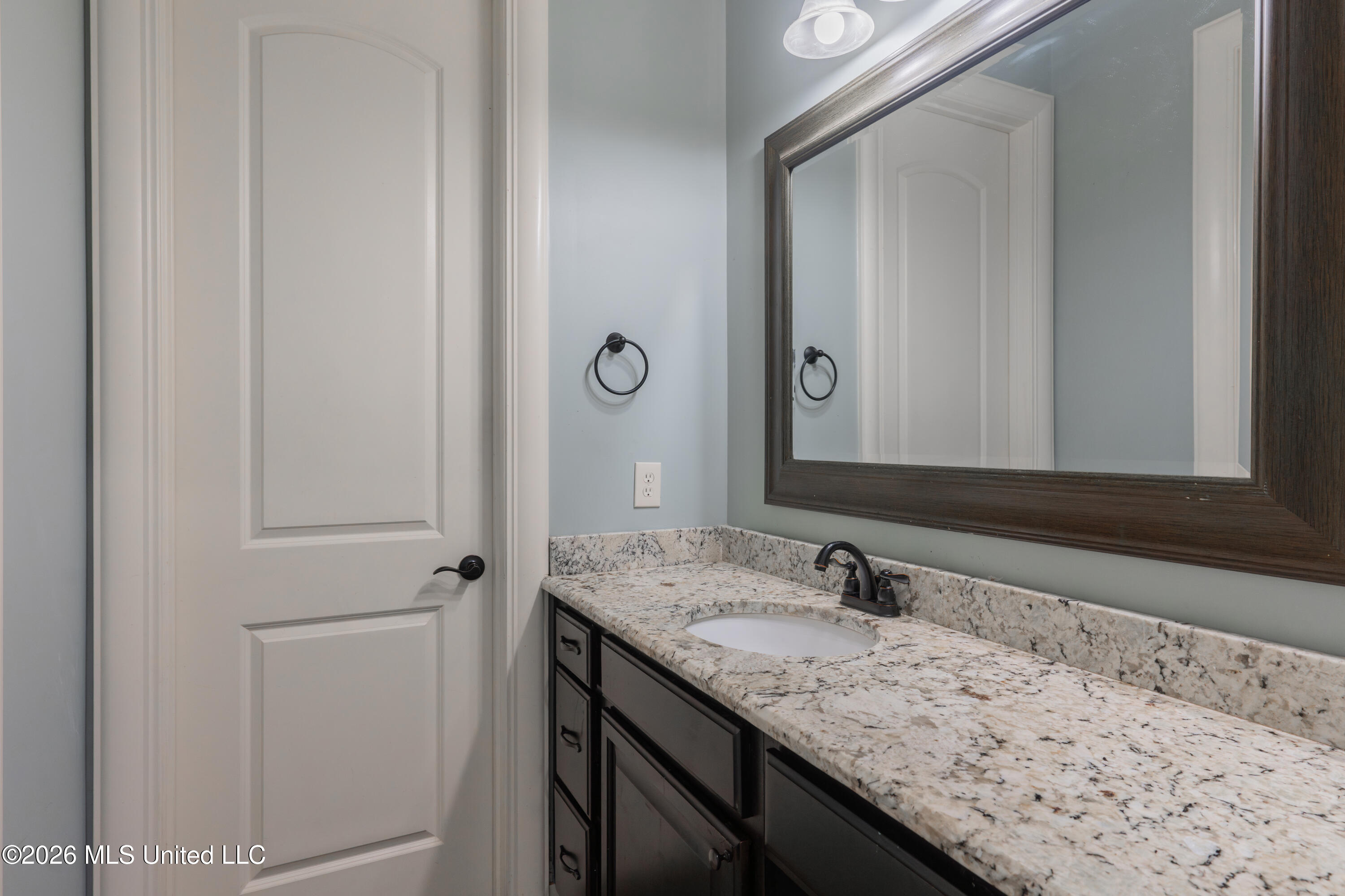 517 View Pointe Drive Clinton, MS 39056 - Photo 68 of 100 73-JackandJillBathroom