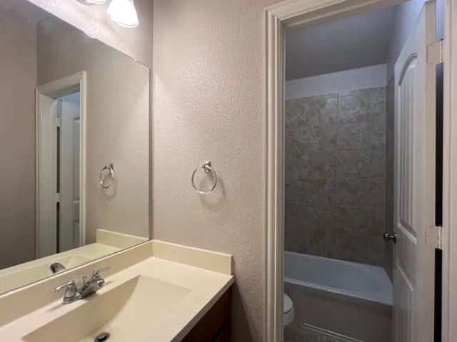 $2,295 | 326 Adoquin Trail, Buda, TX 78610