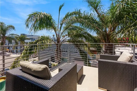 $1,089,000 | 13320 Beach Avenue, Unit 301, Marina del Rey, CA 90292