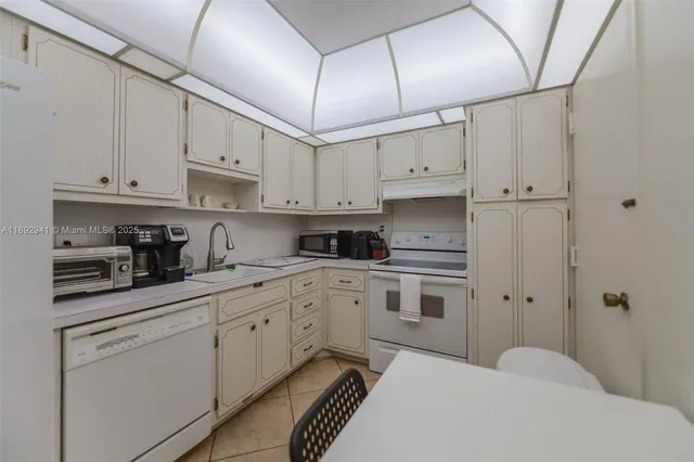 $2,500 | 1980 South Ocean Drive, Unit 4L, Hallandale Beach, FL 33009