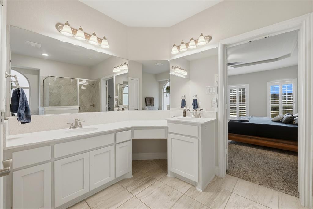 418 Crestview Drive Midlothian, TX 76065 - Photo 18 of 39 a spacious en suite bathroom with a double vanity sink and a mirror