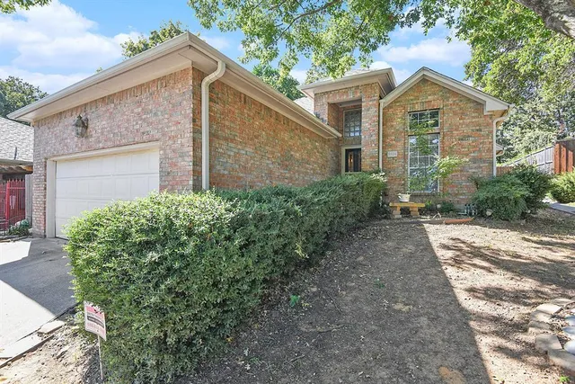 $300,000 | 5924 Canberra Lane, Arlington, TX 76017