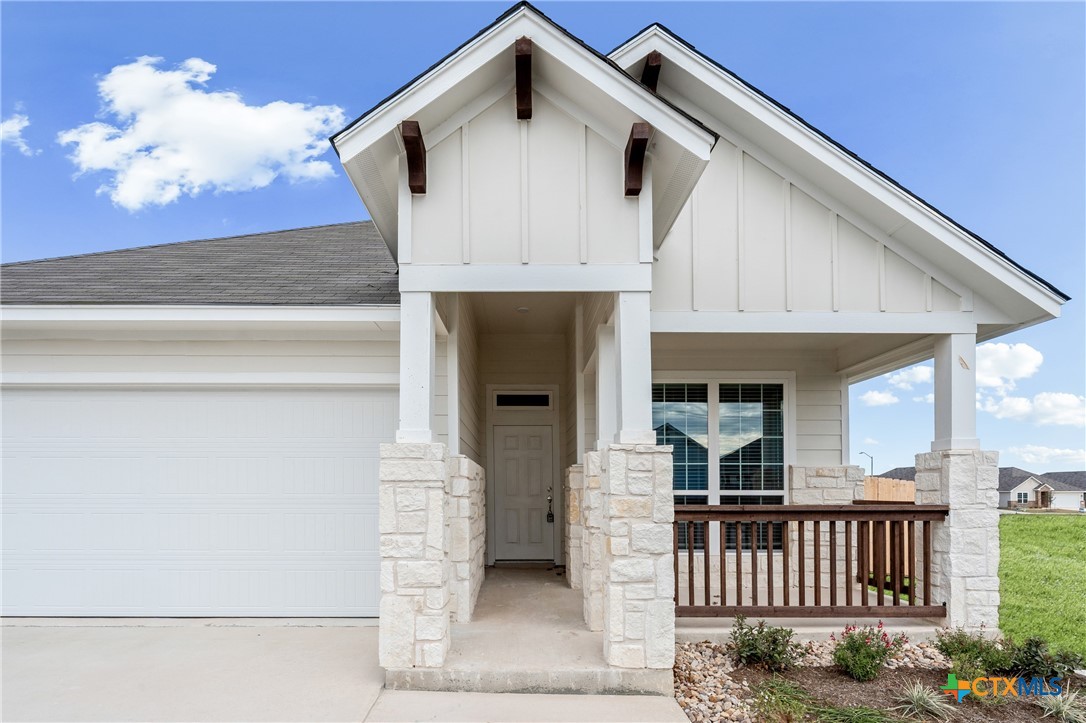 8024 Pineridge Way Temple, TX 76502 - Photo 4 of 32 a front view of a house with entryway