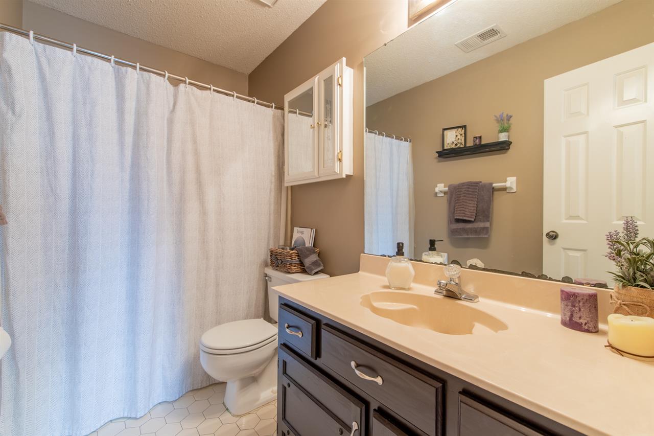 7758 Grey Squirrel Cove Memphis, TN 38018 - Photo 19 of 22 Neutral bathroom features nice updates.