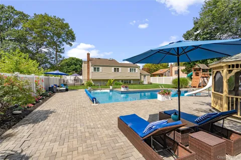 $899,999 | 939 Manor Lane, Bay Shore, NY 11706