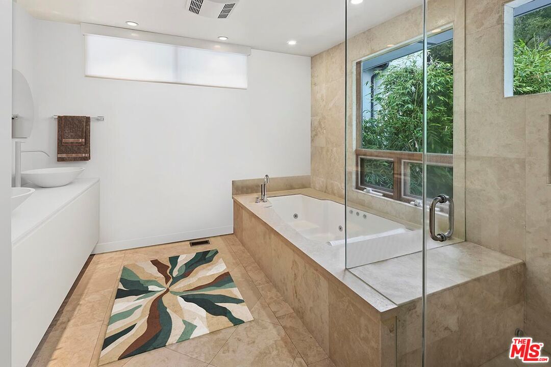 3600 Mandeville Canyon Road Los Angeles, CA 90049 - Photo 11 of 59