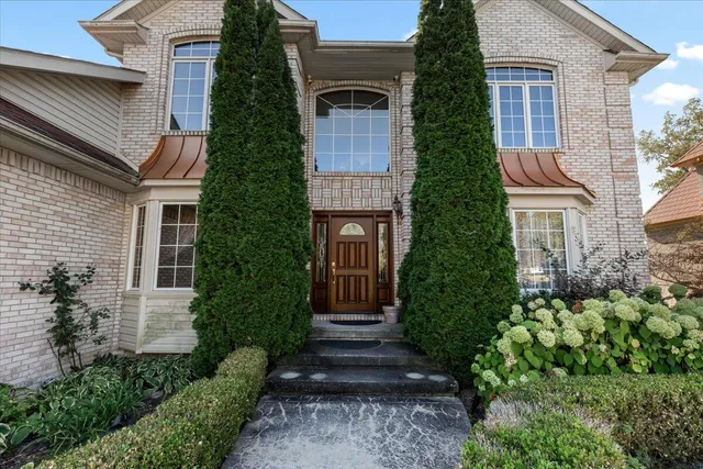 $749,900 | 138 Evaline Drive, Troy, MI 48085