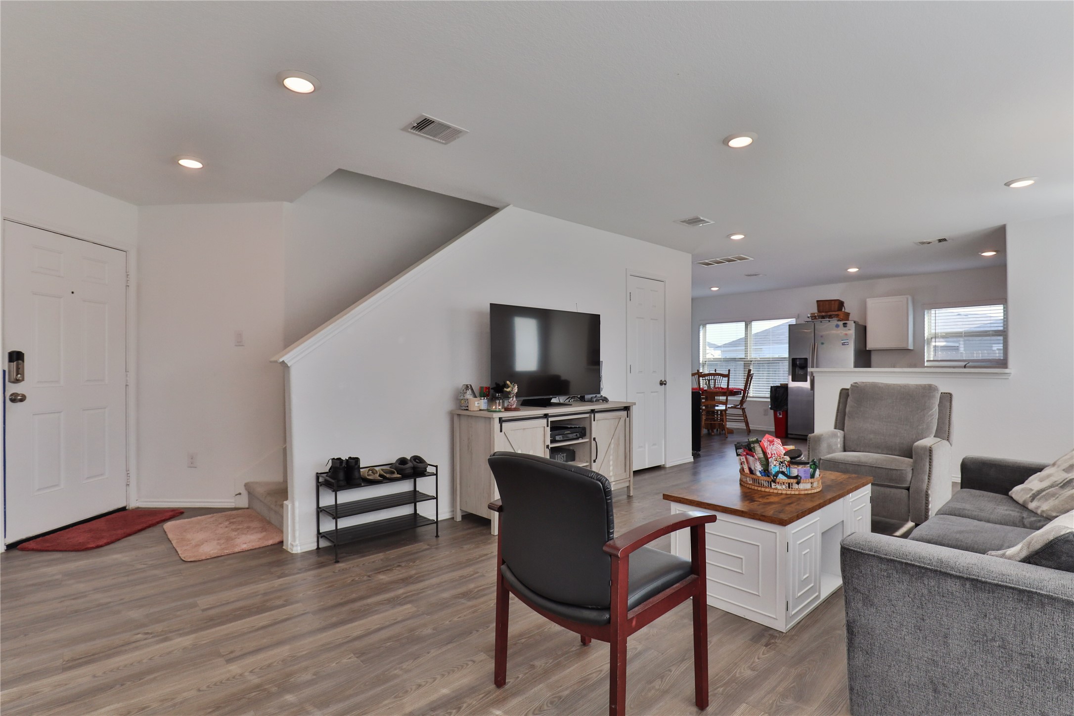 184 Kelly Street Angleton, TX 77515 - Photo 5 of 29 a living room with furniture and a flat screen tv