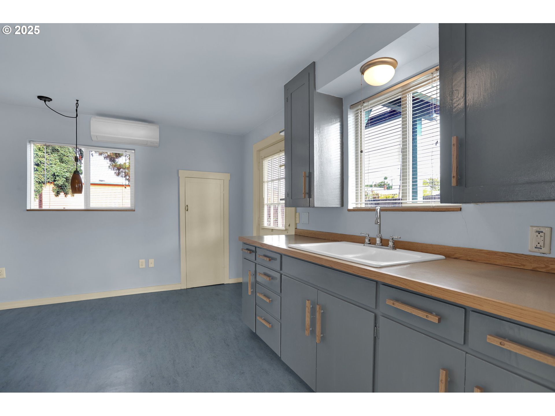 728 East Whiteaker Avenue Cottage Grove, OR 97424 - Photo 12 of 38 a bathroom with a sink and a window