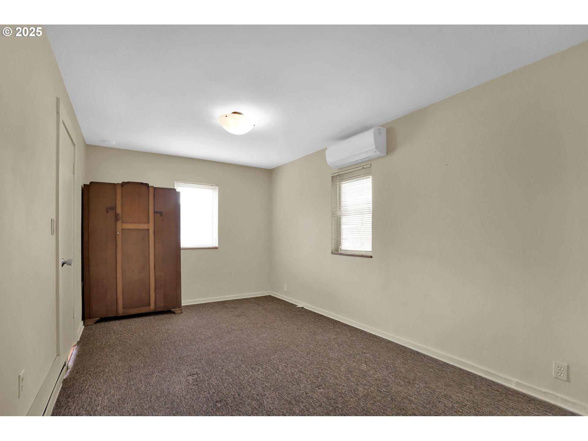 728 East Whiteaker Avenue Cottage Grove, OR 97424 - Photo 16 of 38 a view of an empty room with a window