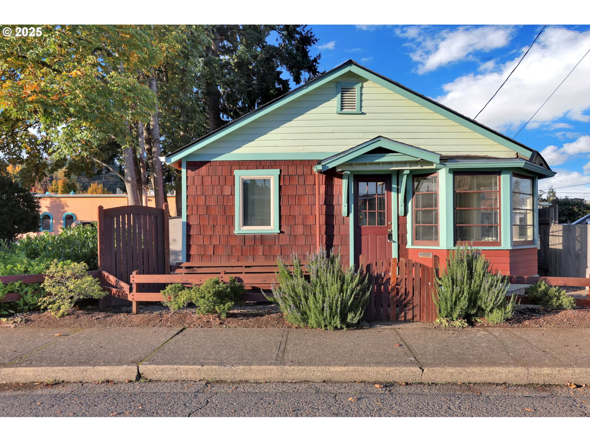 728 East Whiteaker Avenue Cottage Grove, OR 97424 - Photo 2 of 38 a front view of a house with garden