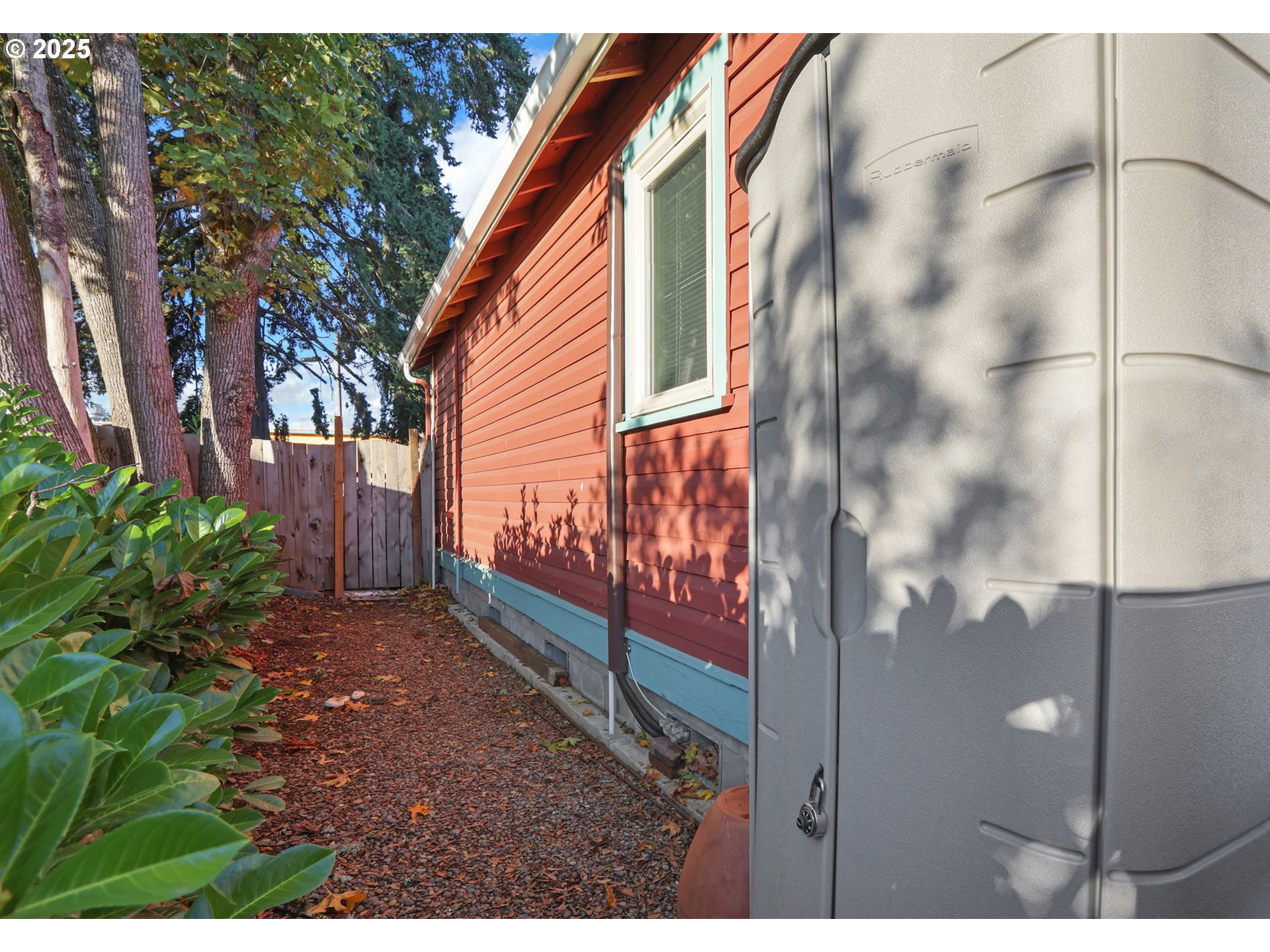 728 East Whiteaker Avenue Cottage Grove, OR 97424 - Photo 28 of 38 a view of a backyard