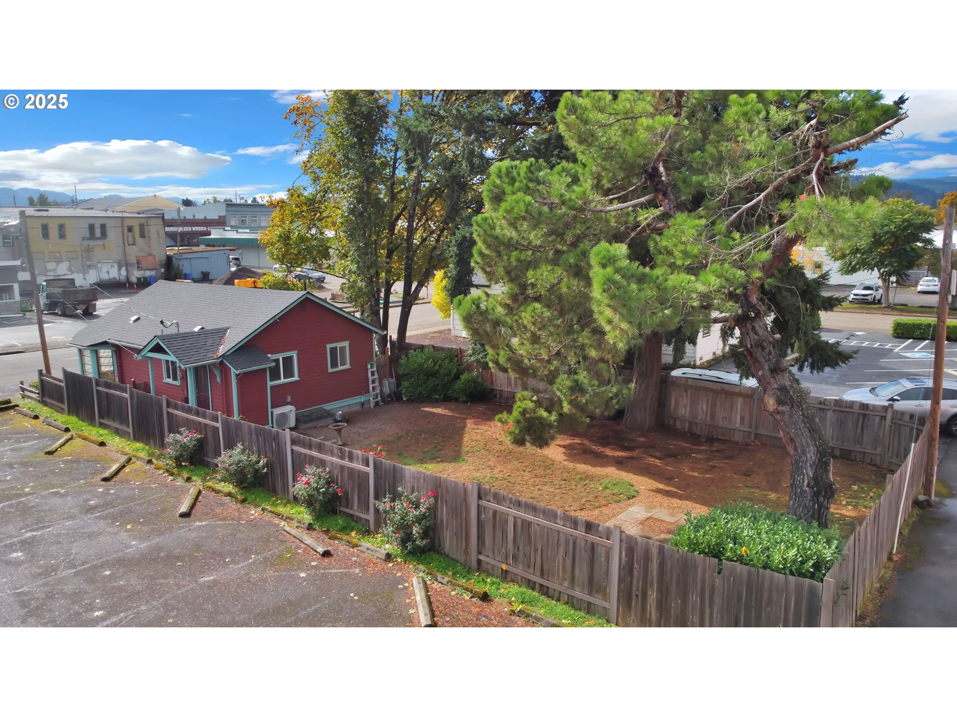 728 East Whiteaker Avenue Cottage Grove, OR 97424 - Photo 30 of 38 a picture of city view