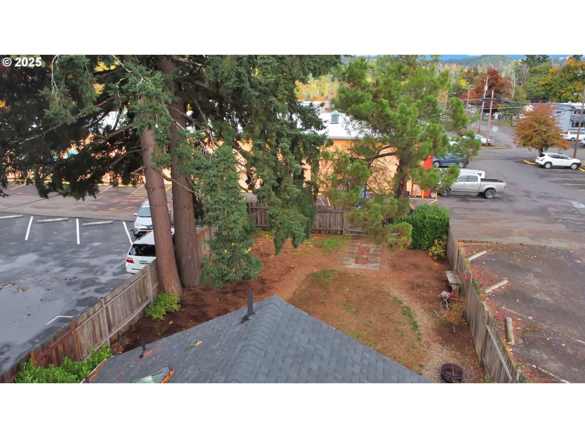 728 East Whiteaker Avenue Cottage Grove, OR 97424 - Photo 33 of 38 a black and white photo of a lake