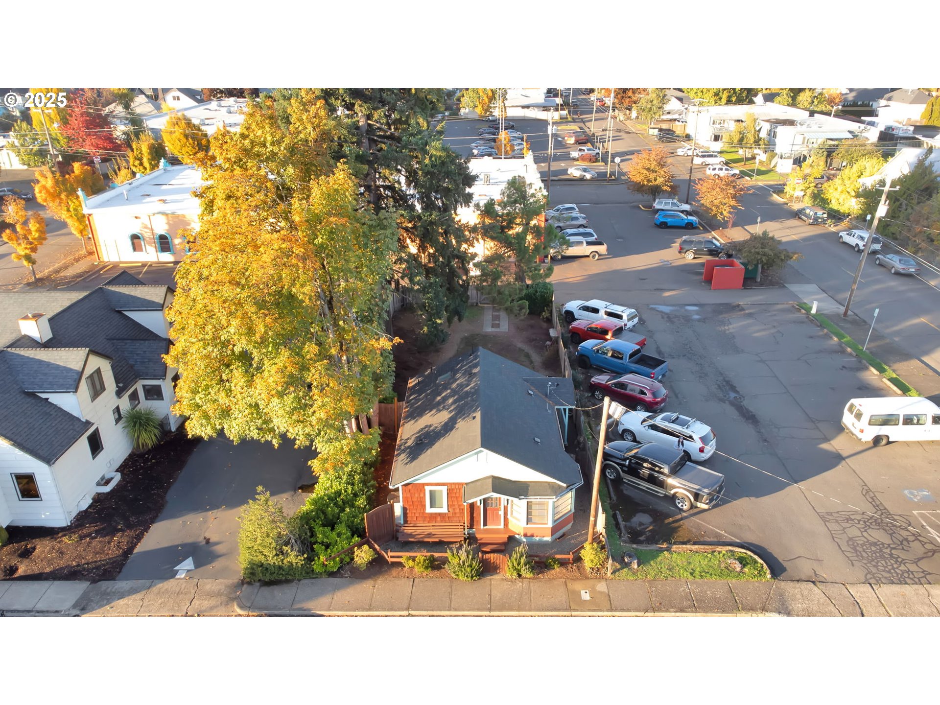 728 East Whiteaker Avenue Cottage Grove, OR 97424 - Photo 34 of 38 a picture of a city