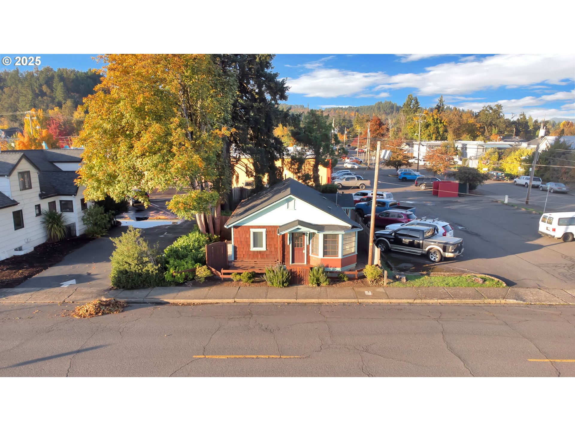 728 East Whiteaker Avenue Cottage Grove, OR 97424 - Photo 35 of 38 a picture of houses with a street