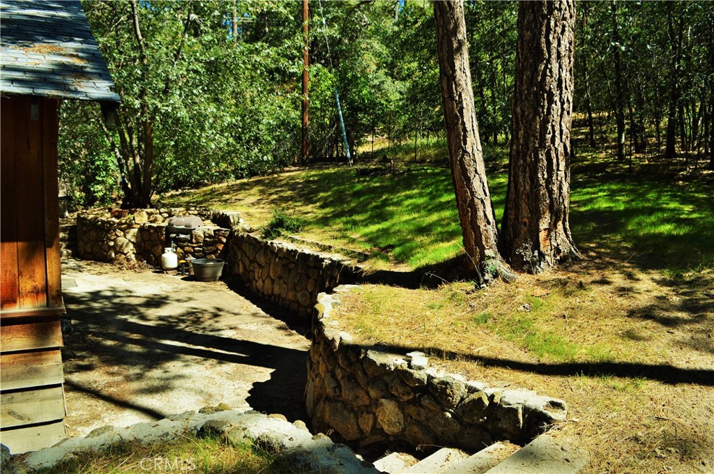 53337 Tollgate Road Idyllwild, CA 92549 - Photo 28 of 30 a view of a backyard of the house