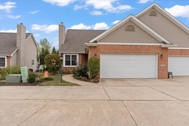 a view of house with outdoor space