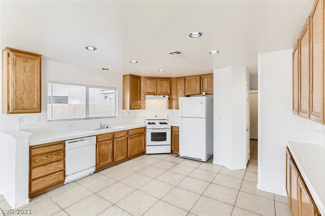 8820 Manalang Road Las Vegas, NV 89123 - Photo 7 of 28