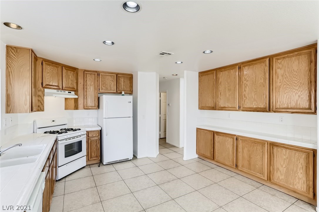 8820 Manalang Road Las Vegas, NV 89123 - Photo 8 of 28