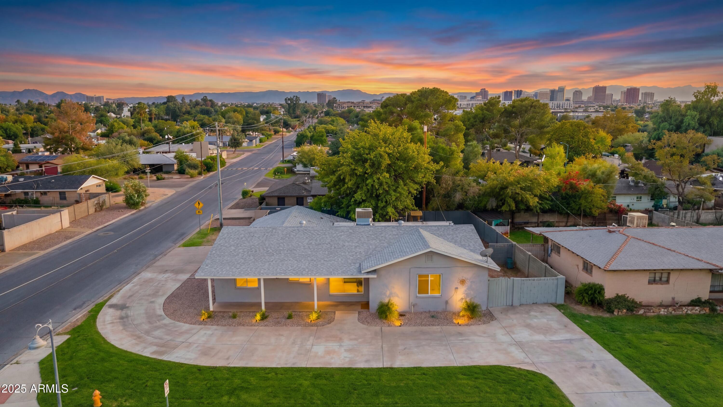 a view of a house with a yard