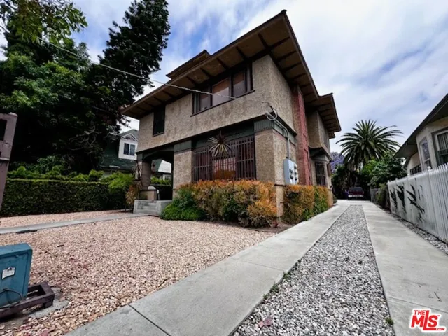 $2,000 | 2108 Oak Street, Unit B, Los Angeles, CA 90007