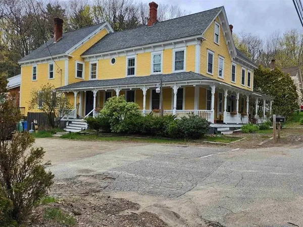 $1,550 | 685 South Main Street, Unit 2, Wolfeboro, NH 03894