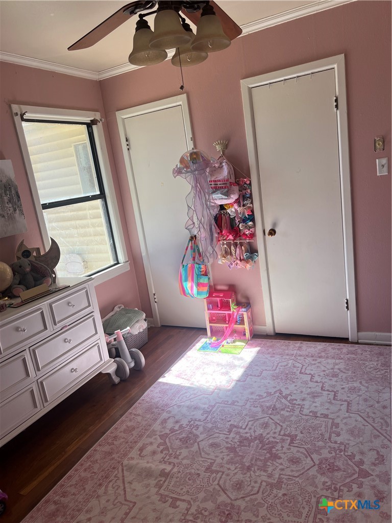 2418 Osage Road Gatesville, TX 76528 - Photo 11 of 15 a living room with furniture and a window