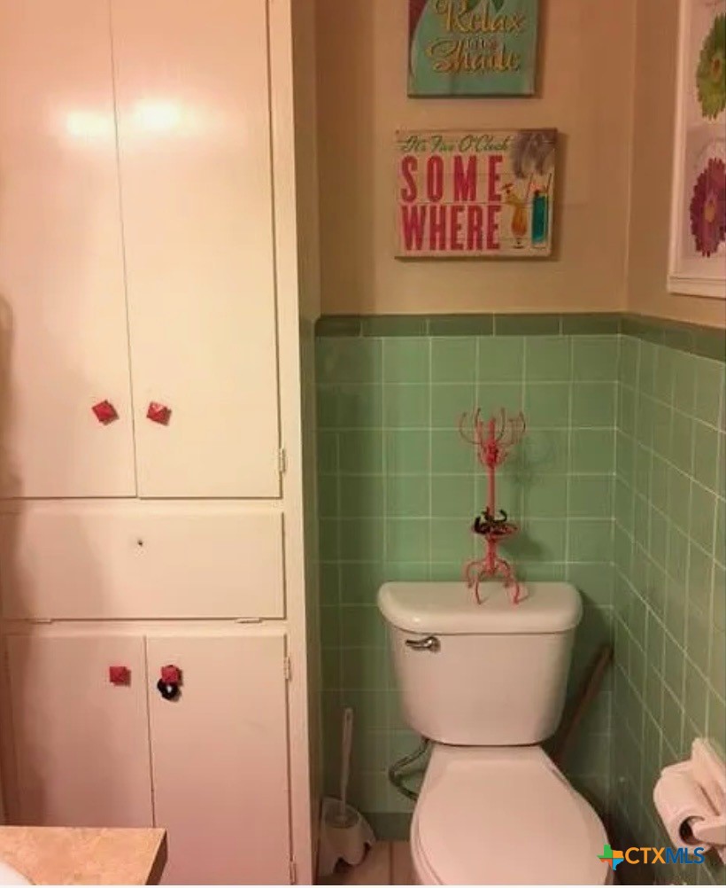 2418 Osage Road Gatesville, TX 76528 - Photo 8 of 15 a bathroom with a toilet and a sink