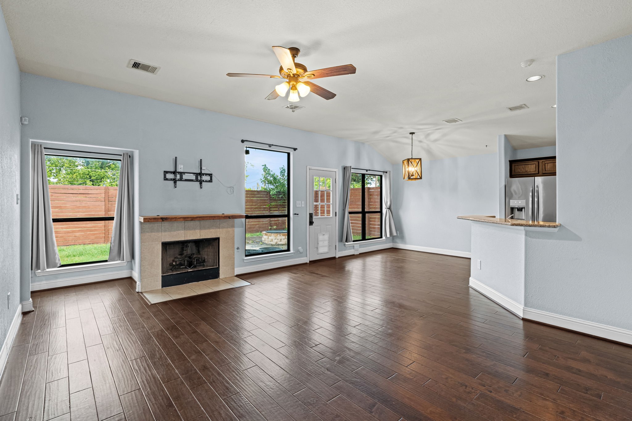 5102 Hardy Street Houston, TX 77009 - Photo 7 of 24