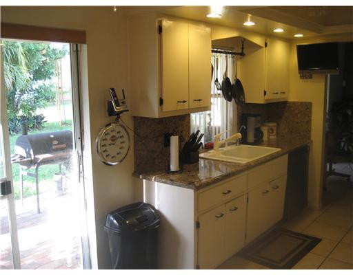 22830 Southwest 65th Way Boca Raton, FL 33428 - Photo 8 of 25 Kitchen