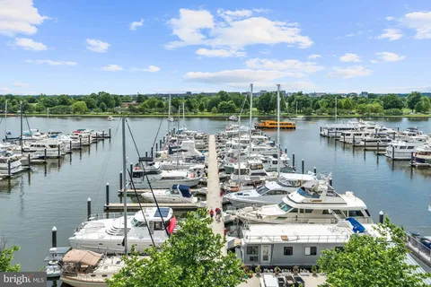 $899,000 | 45 Sutton Square Southwest, Unit 303, Washington, DC 20024