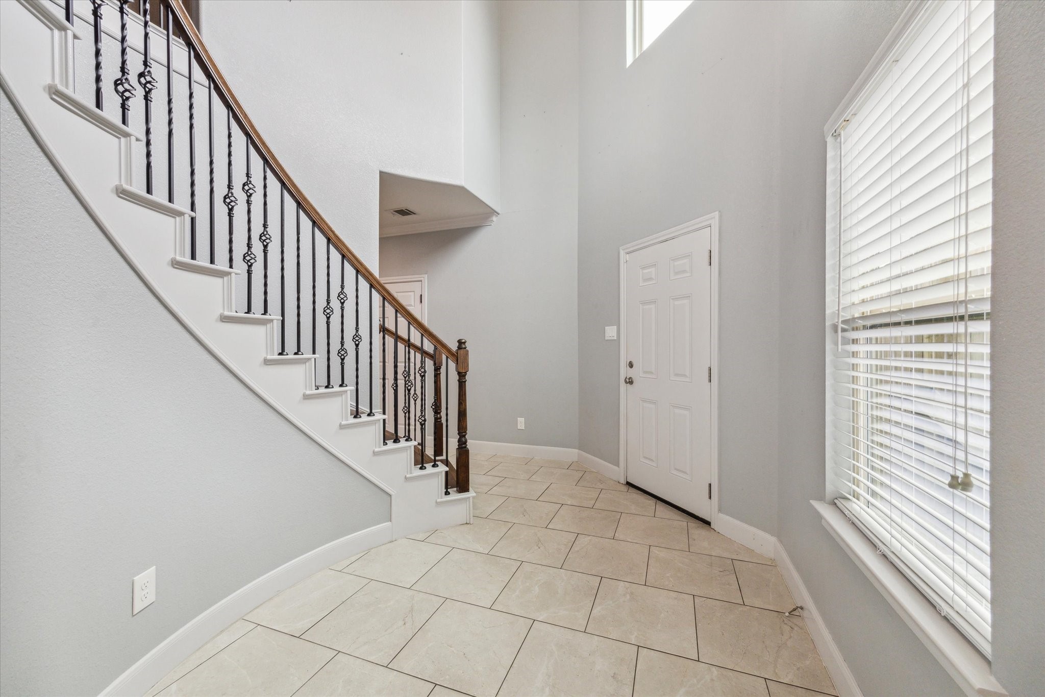 4916 Talina Way Houston, TX 77041 - Photo 9 of 25 a view of an entryway with wooden floor