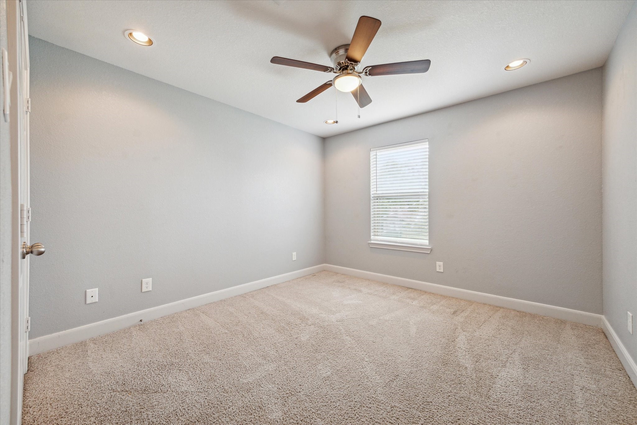 4916 Talina Way Houston, TX 77041 - Photo 10 of 25 an empty room with a window and a fan