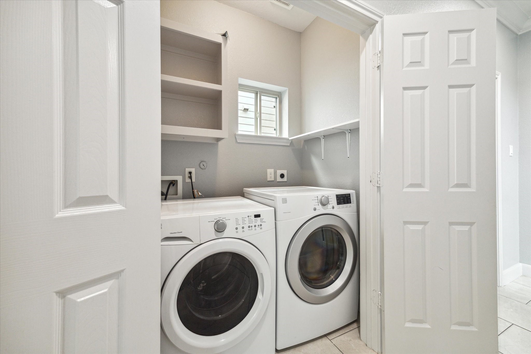 4916 Talina Way Houston, TX 77041 - Photo 15 of 25 a utility room with dryer and washer