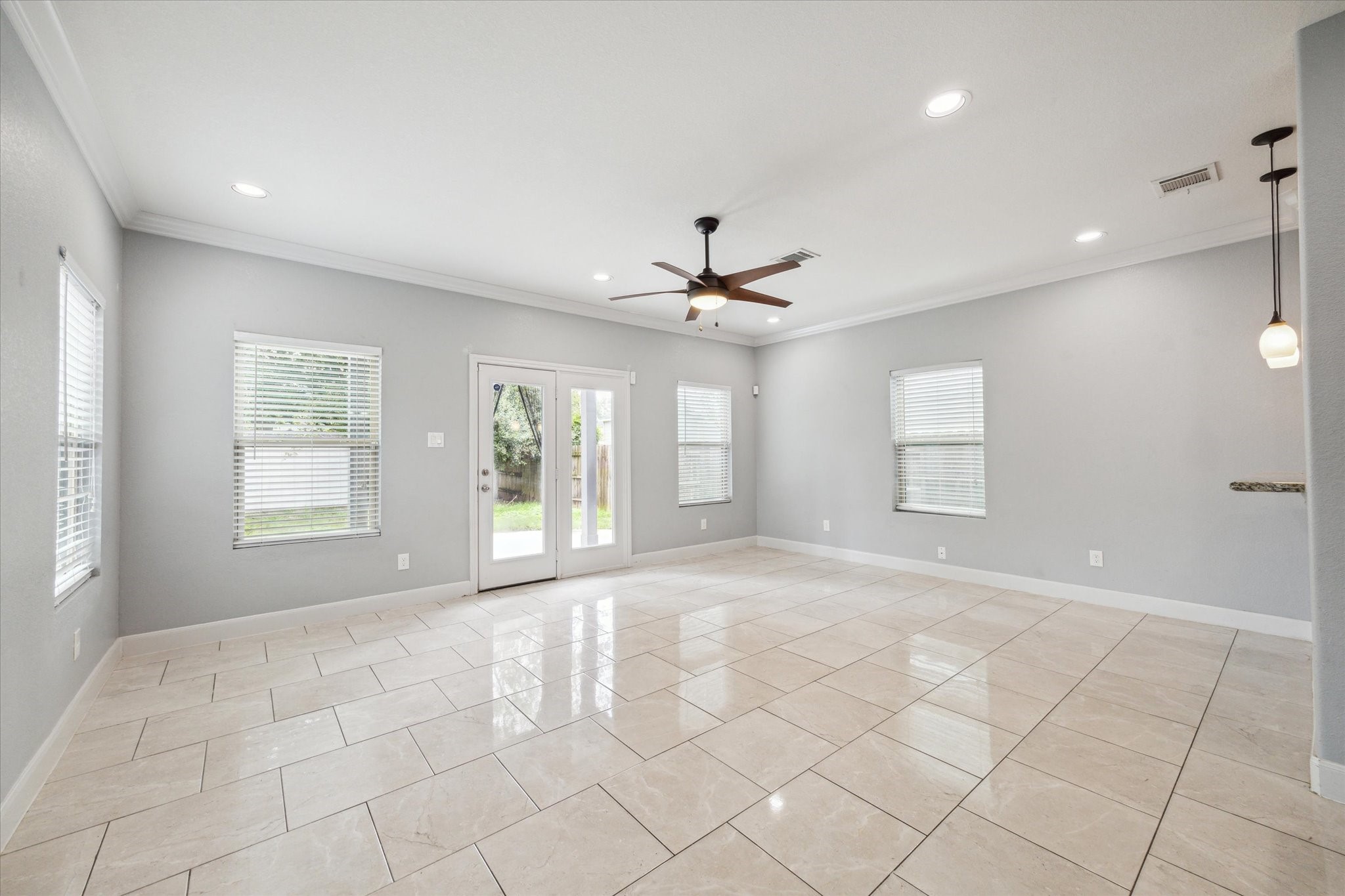 4916 Talina Way Houston, TX 77041 - Photo 4 of 25 a view of an empty room with a window
