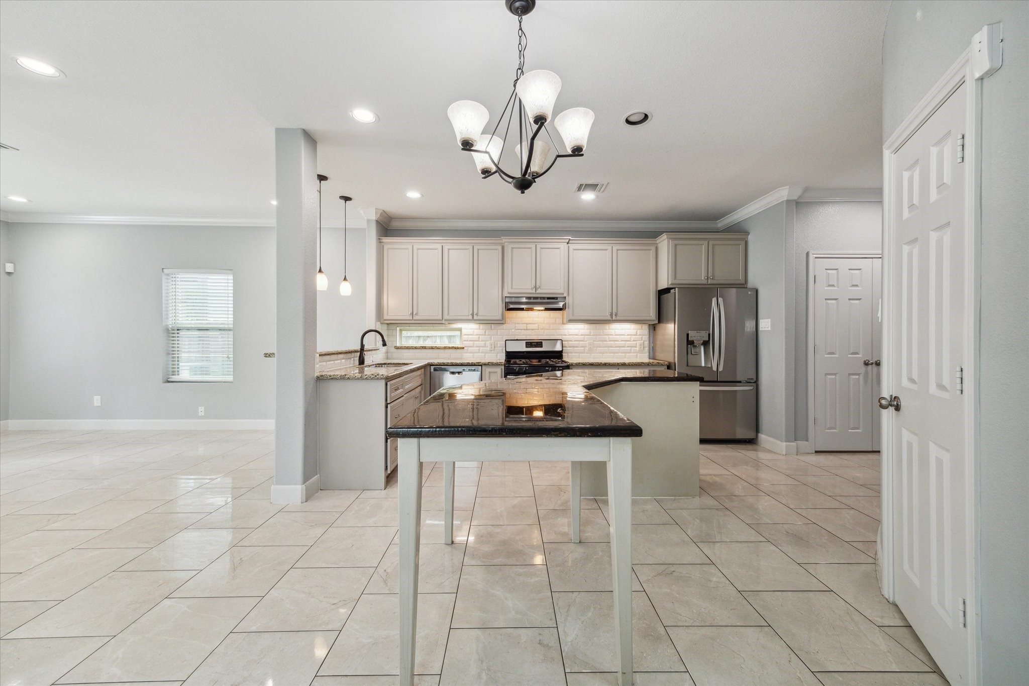 4916 Talina Way Houston, TX 77041 - Photo 7 of 25 a kitchen with stainless steel appliances granite countertop a sink a stove a refrigerator and cabinets
