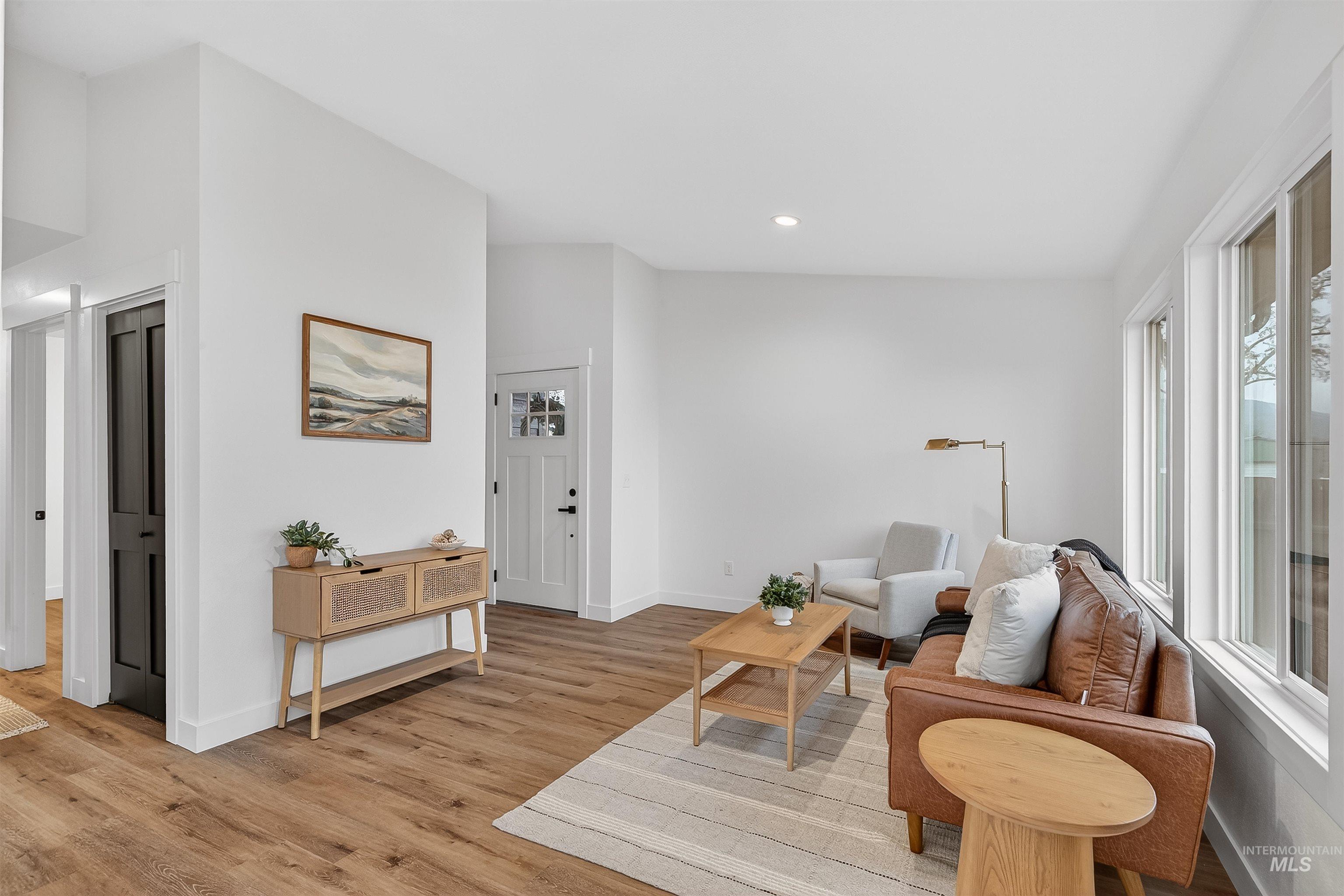 2922 Garfield Court Lewiston, ID 83501 - Photo 11 of 30 Living area with light wood-style floors and recessed lighting