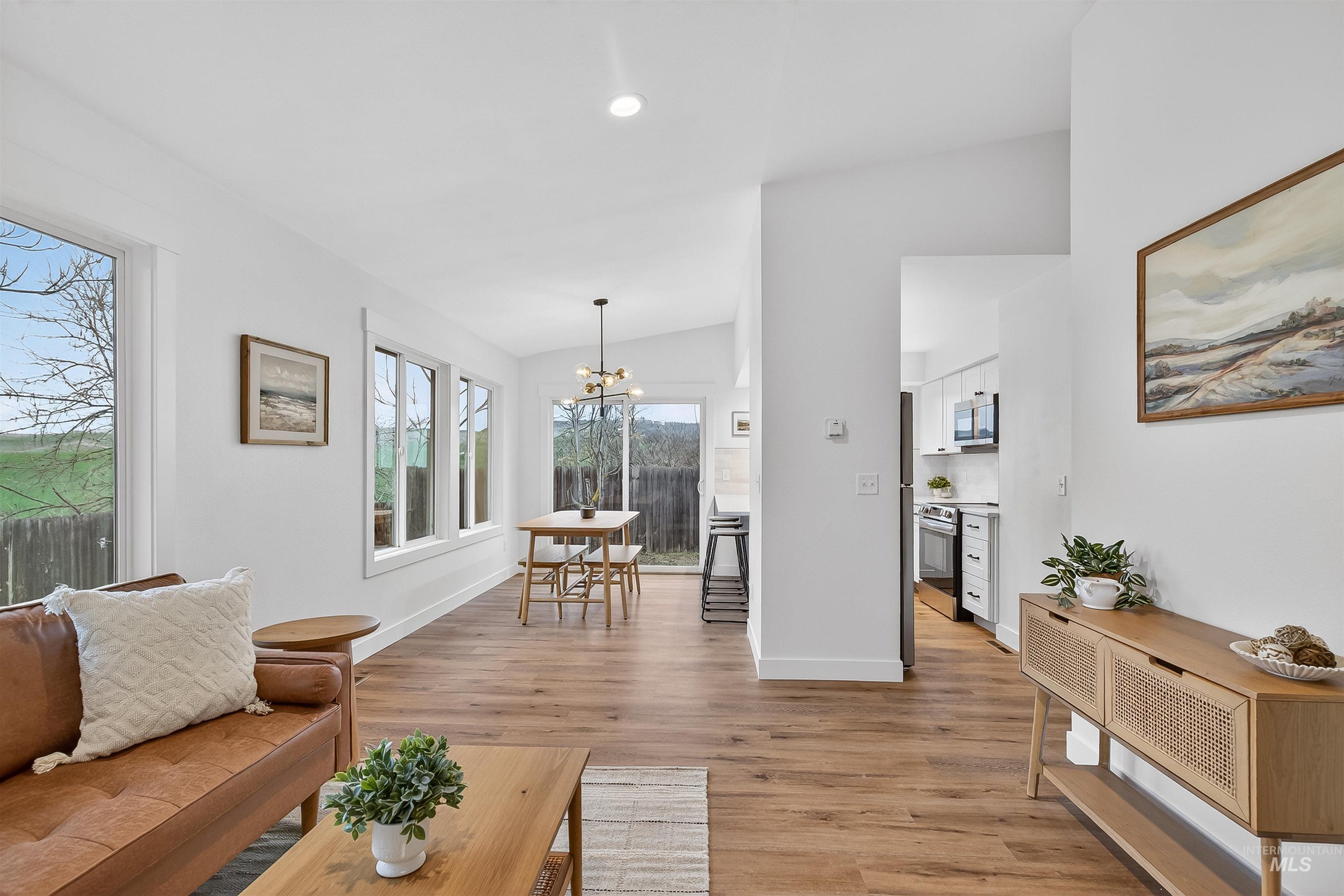 2922 Garfield Court Lewiston, ID 83501 - Photo 4 of 30 Living area featuring vaulted ceiling, a chandelier, light wood-style flooring, and recessed lighting