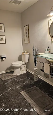 a view of a yard in front of house